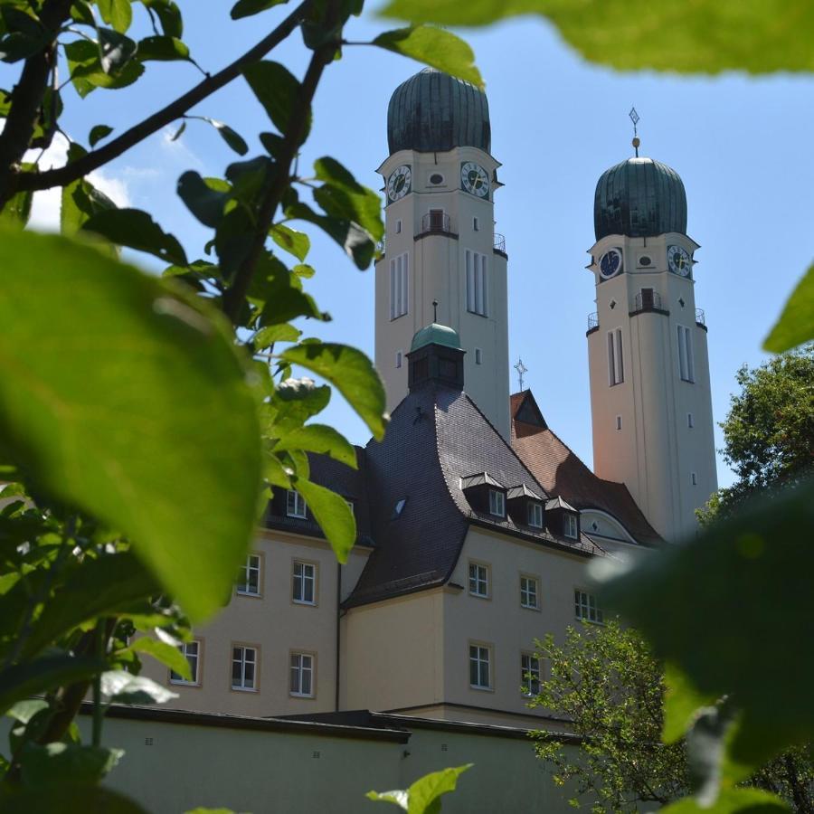 Gaestehaus Schweiklberg Vilshofen an der Donau Exterior photo